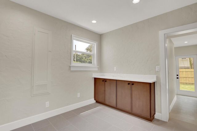 842 Selkirk Street, West Palm Beach, FL 33405