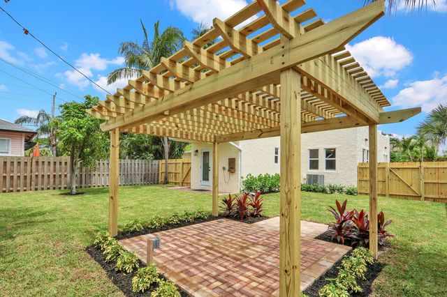 842 Selkirk Street, West Palm Beach, FL 33405