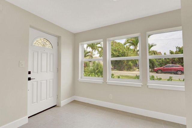 842 Selkirk Street, West Palm Beach, FL 33405