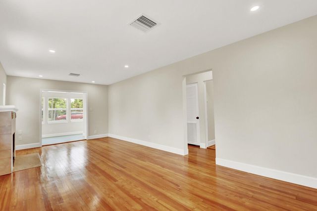 842 Selkirk Street, West Palm Beach, FL 33405