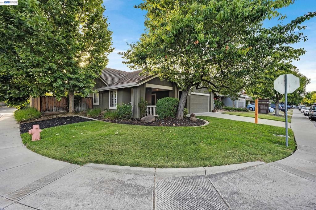 Image 5 of property listing at 1106 Baltusrol Ct., Livermore, CA 94551
