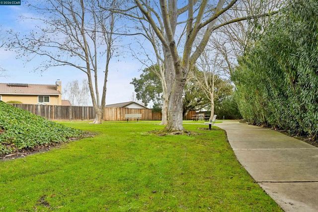 11458 Winding Trail Ln, Dublin, CA 94568