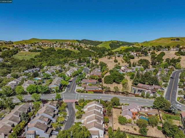 11458 Winding Trail Ln, Dublin, CA 94568