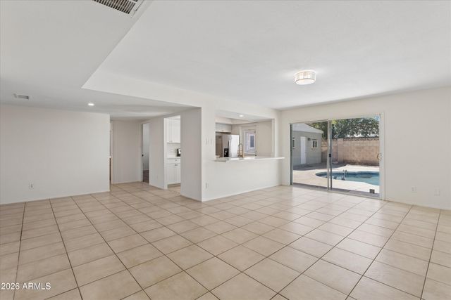 5214 W REDFIELD Road, Glendale, AZ 85306