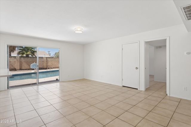 5214 W REDFIELD Road, Glendale, AZ 85306