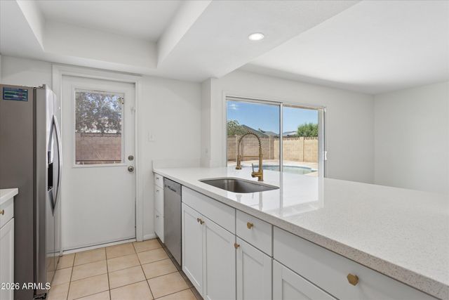 5214 W REDFIELD Road, Glendale, AZ 85306