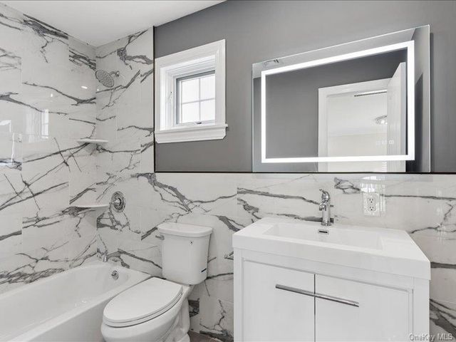 858 Prescott Street, Valley Stream, NY 11580