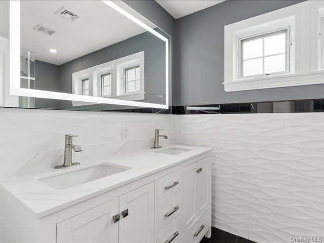 858 Prescott Street, Valley Stream, NY 11580