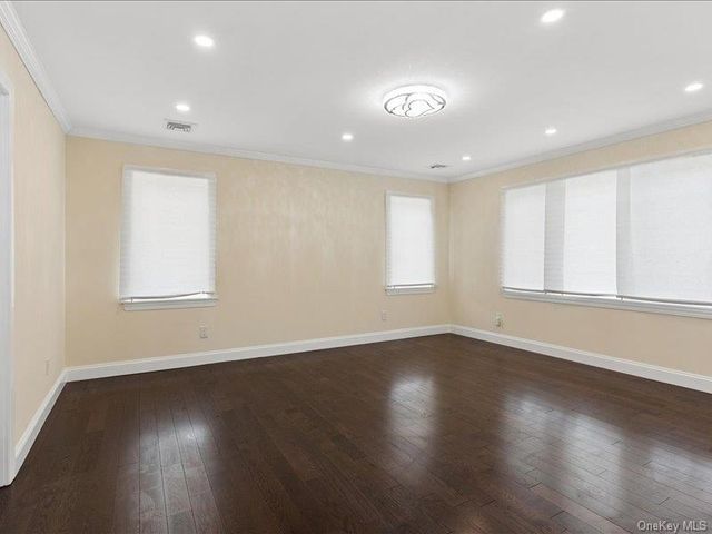 858 Prescott Street, Valley Stream, NY 11580