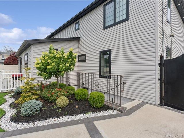 858 Prescott Street, Valley Stream, NY 11580