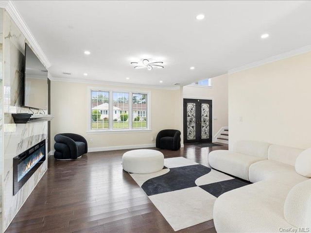 858 Prescott Street, Valley Stream, NY 11580