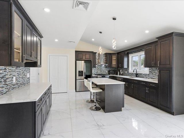 858 Prescott Street, Valley Stream, NY 11580