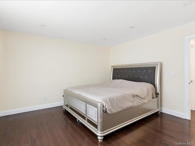 858 Prescott Street, Valley Stream, NY 11580