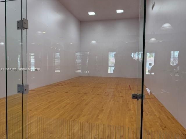 6831 SW 44th St 203, Miami, FL 33155