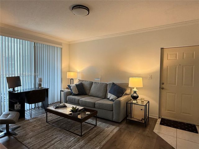 6831 SW 44th St 203, Miami, FL 33155