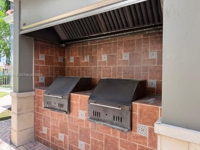 6831 SW 44th St 203, Miami, FL 33155