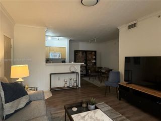 6831 SW 44th St 203, Miami, FL 33155