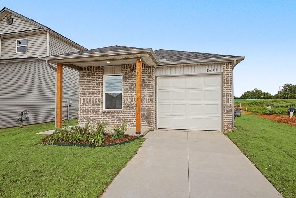 3504 Maggie Road, Mustang, OK 73064