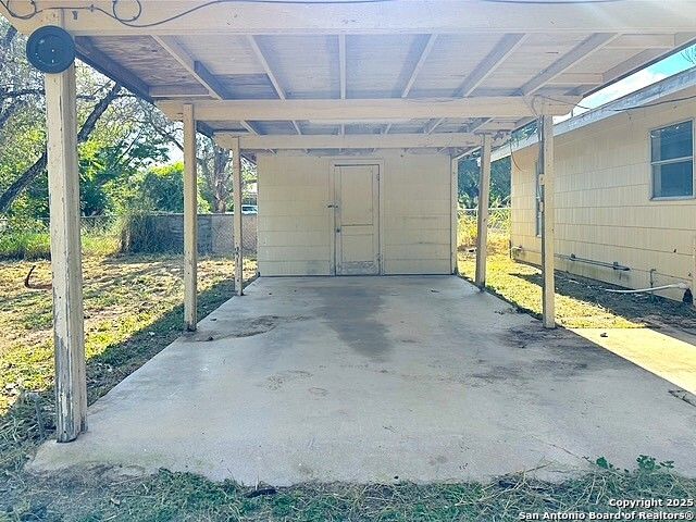 1201 Florida, Pleasanton, TX 78064