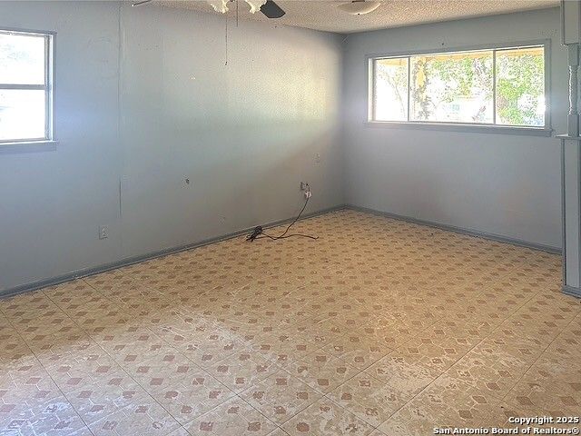 1201 Florida, Pleasanton, TX 78064