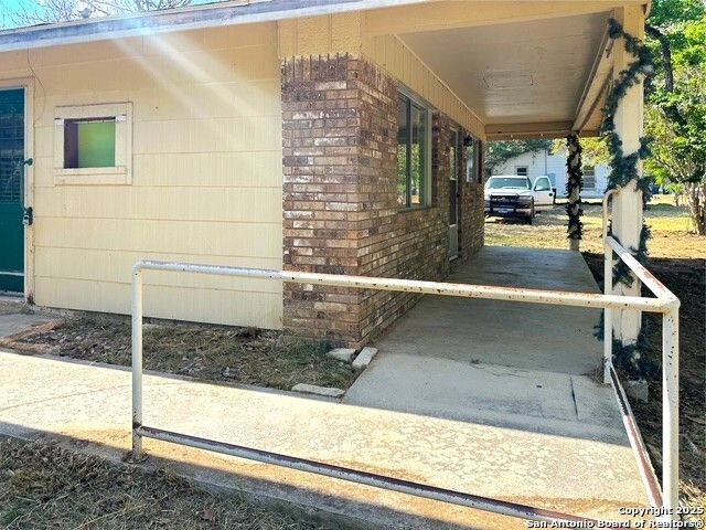 1201 Florida, Pleasanton, TX 78064