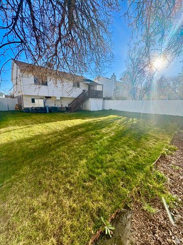 1556 W CRYSTAL DR, West Jordan, UT 84084