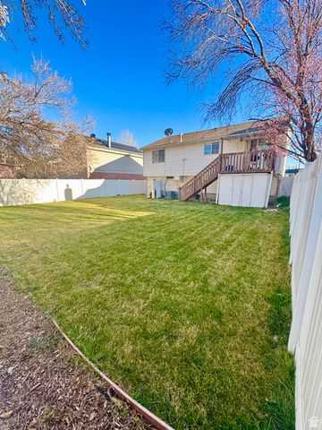 1556 W CRYSTAL DR, West Jordan, UT 84084