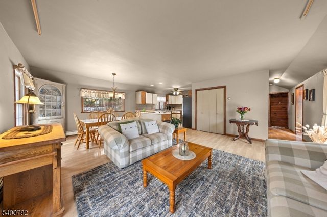 35 Seneca Trl, Sparta Twp., NJ 07871