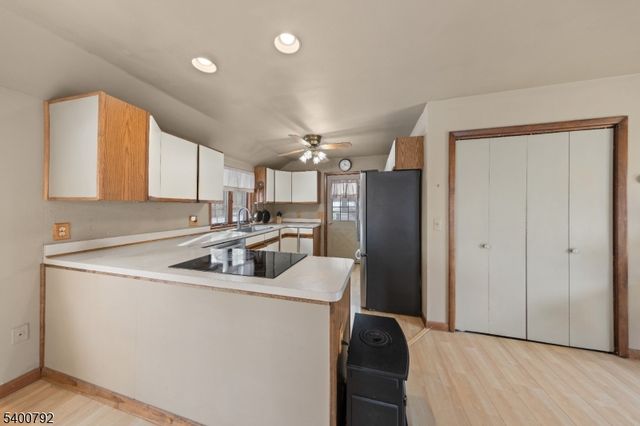 35 Seneca Trl, Sparta Twp., NJ 07871