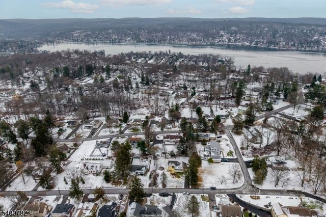 35 Seneca Trl, Sparta Twp., NJ 07871