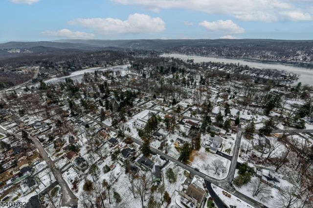 35 Seneca Trl, Sparta Twp., NJ 07871