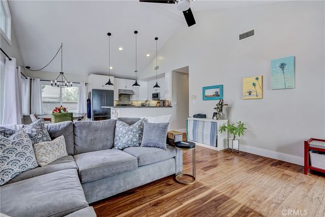 2700 Elm Avenue, Manhattan Beach, CA 90266