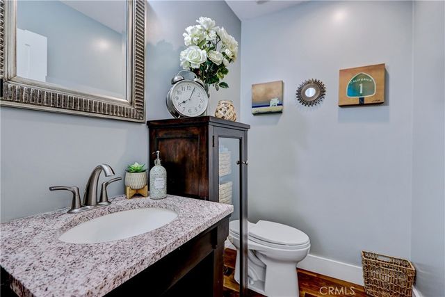 2700 Elm Avenue, Manhattan Beach, CA 90266