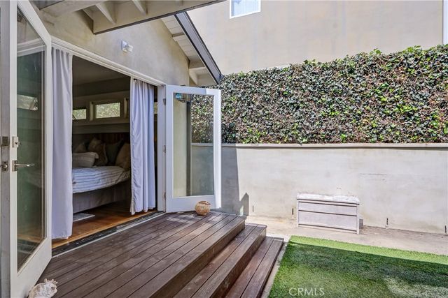 2700 Elm Avenue, Manhattan Beach, CA 90266