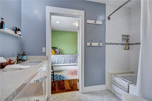 2700 Elm Avenue, Manhattan Beach, CA 90266