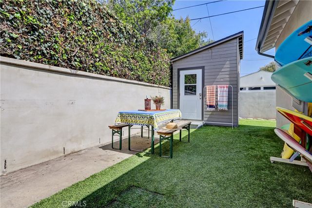 2700 Elm Avenue, Manhattan Beach, CA 90266