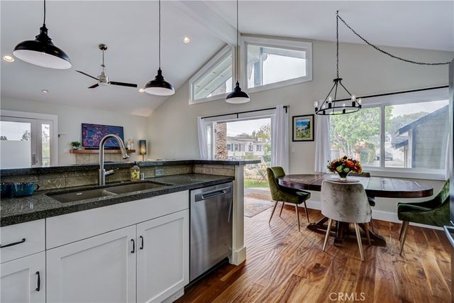 2700 Elm Avenue, Manhattan Beach, CA 90266