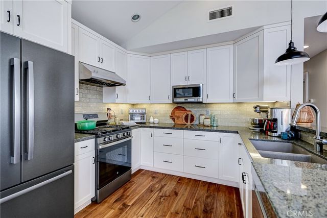 2700 Elm Avenue, Manhattan Beach, CA 90266