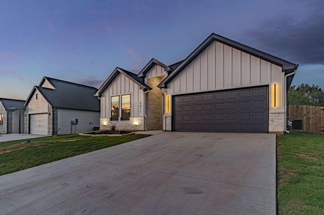 5811 Stonegate Circle, Granbury, TX 76048