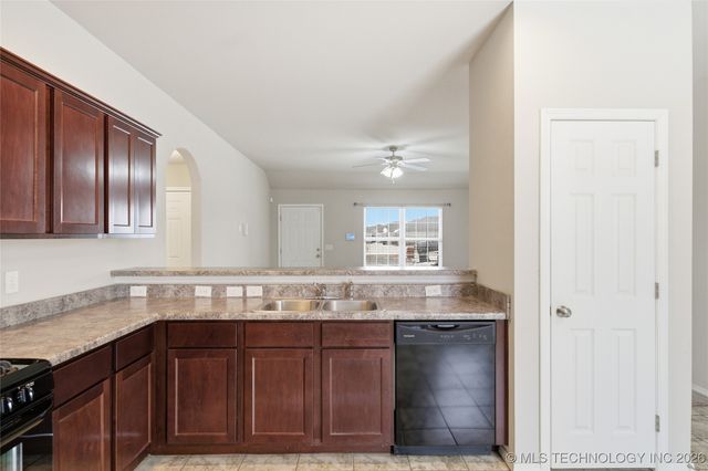 24878 E 93rd Court S, Broken Arrow, OK 74014