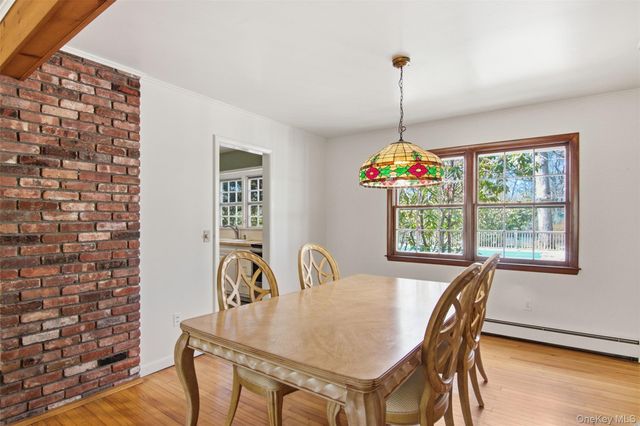 6 Oakland Lane, East Quogue, NY 11942