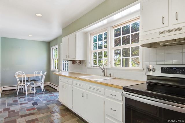 6 Oakland Lane, East Quogue, NY 11942