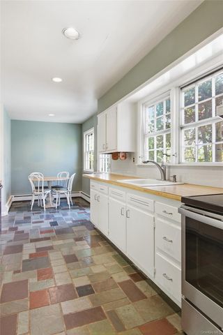 6 Oakland Lane, East Quogue, NY 11942