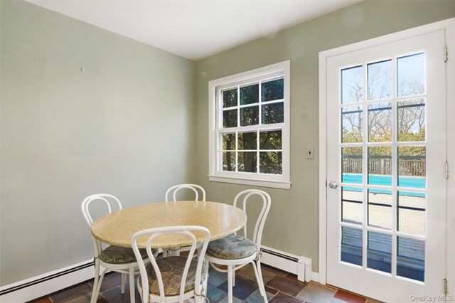 6 Oakland Lane, East Quogue, NY 11942