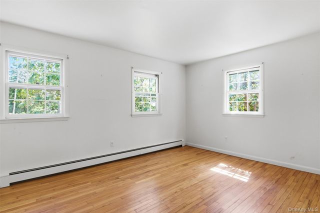 6 Oakland Lane, East Quogue, NY 11942