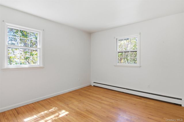 6 Oakland Lane, East Quogue, NY 11942