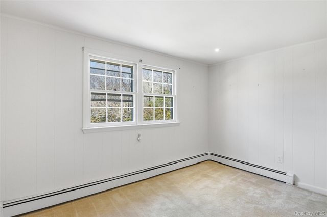 6 Oakland Lane, East Quogue, NY 11942