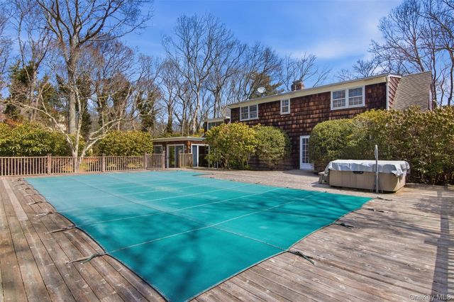 6 Oakland Lane, East Quogue, NY 11942