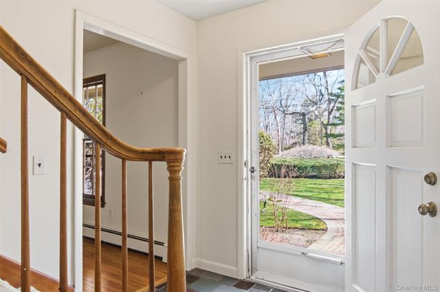 6 Oakland Lane, East Quogue, NY 11942