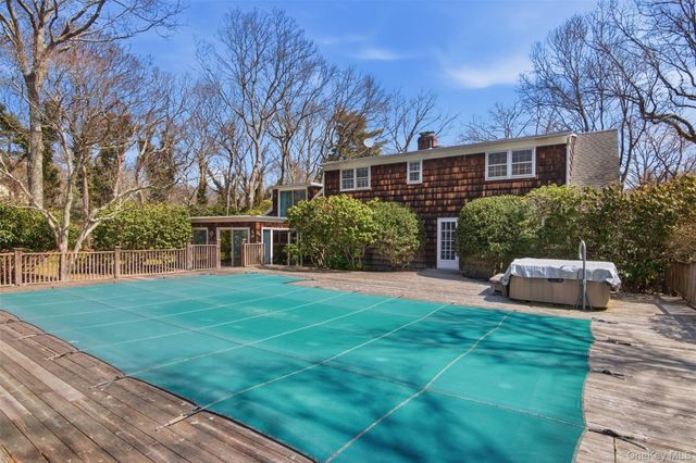 6 Oakland Lane, East Quogue, NY 11942